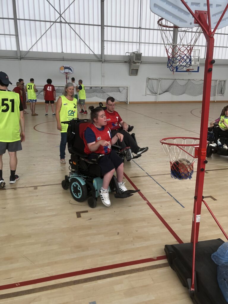 Journée HRC 2023 - BaskIN - Entraînement tir Personne en fauteuil roulant électrique